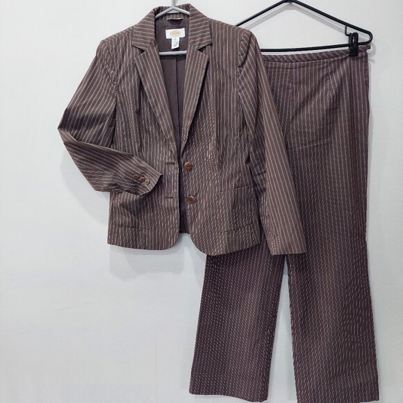 Talbots Brown Pinstripe Stretch Italian Fabric Pants Suits, Size 4 - Picture 1 of 14